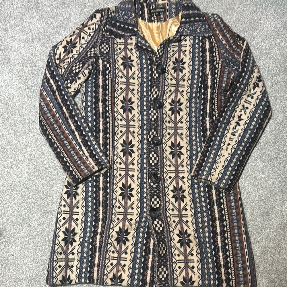 Mechant Geometric Patterned Jacket in Black and Cream quilted knee length coat